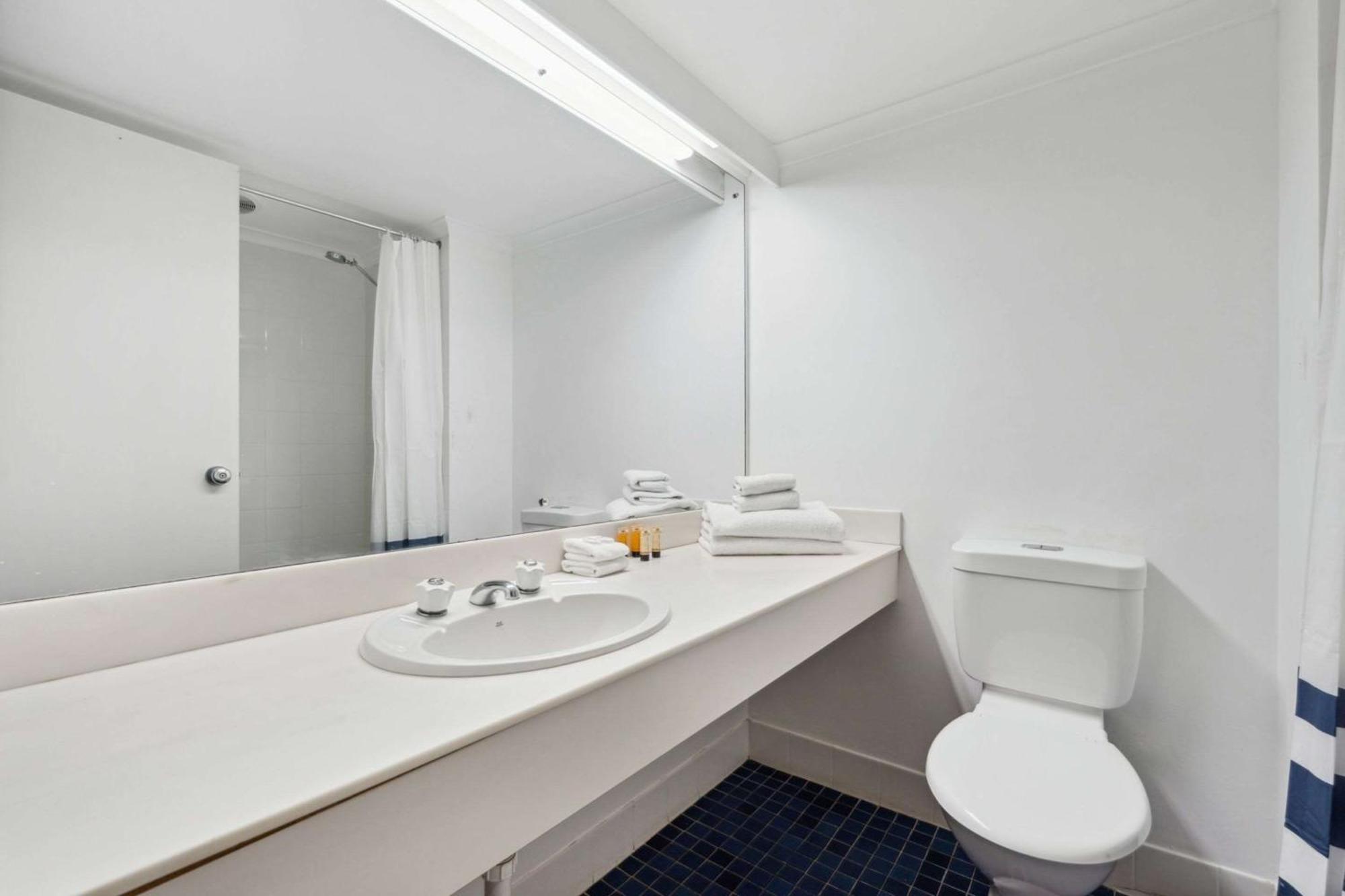Econo Lodge Dockside Glenelg Аделейд Екстериор снимка
