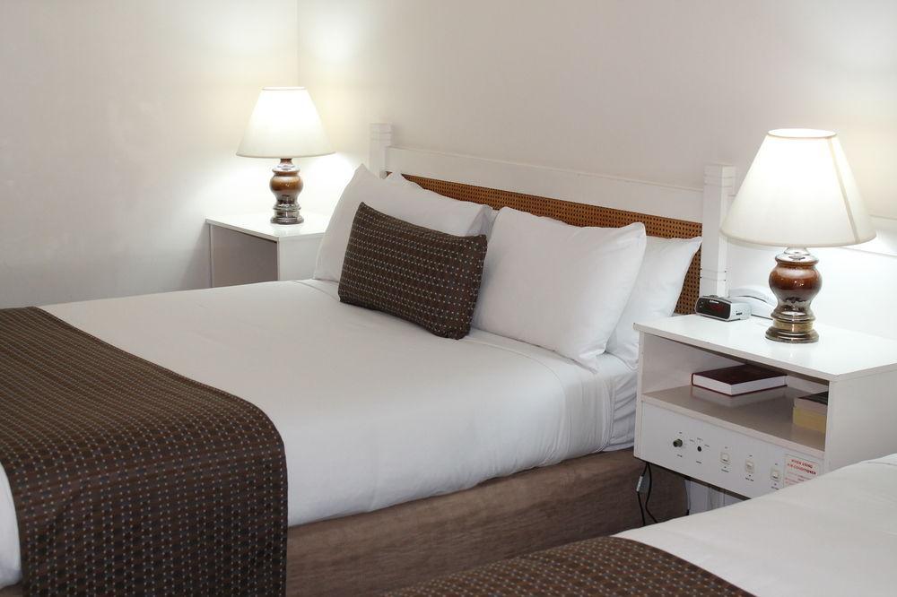 Econo Lodge Dockside Glenelg Аделейд Екстериор снимка